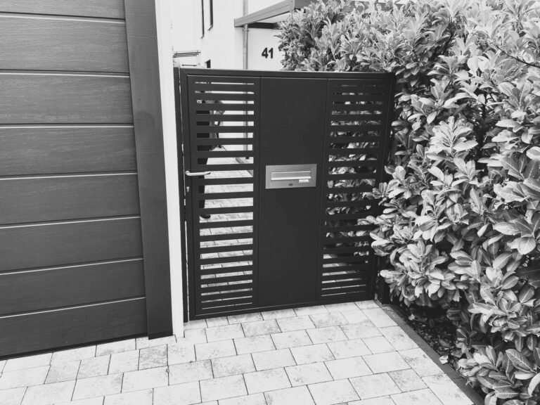 Moderne Gartentür, Hausnummer 41.